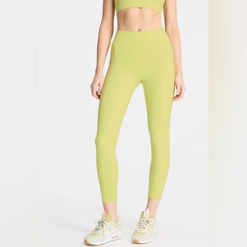 NWT Bandier Center Stage Pocket Leggings in Sunny Lime Size Medium Carbon38